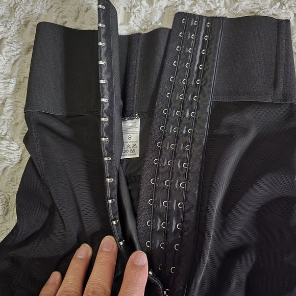 High-Waist Black Shaping Shorts with Lace Trim - Picture 7 of 9